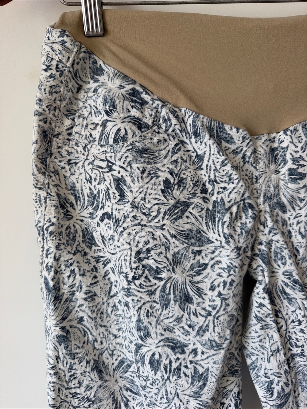 Motherhood Maternity Jeans Blue Floral Tan Waistband Size Small Stratch Pockets - Picture 3 of 8